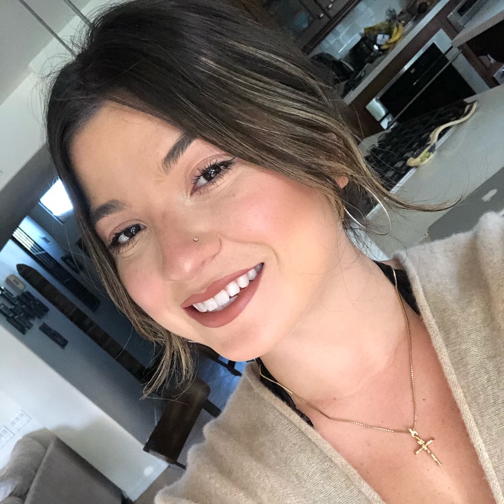 Meet your Posher, Caressa